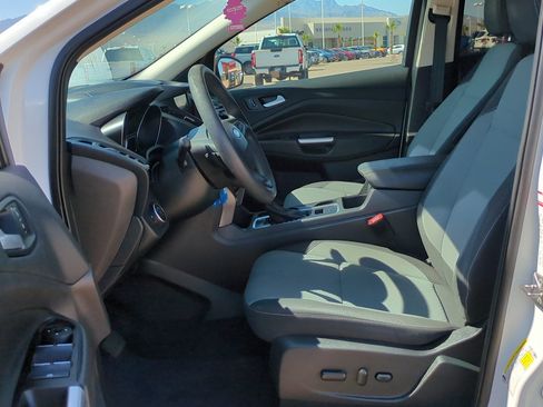 Used 2017 Ford Escape SE w/ Equipment Group 201A FWD image 19