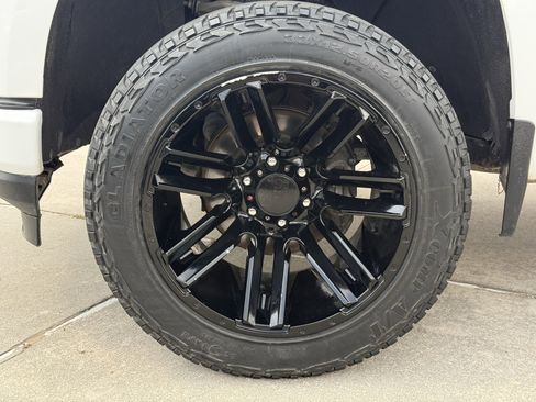 Used 2020 Chevrolet Silverado 1500 Custom w/ Custom Value Package image 12