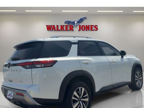 Used 2025 Nissan Pathfinder SL image 10