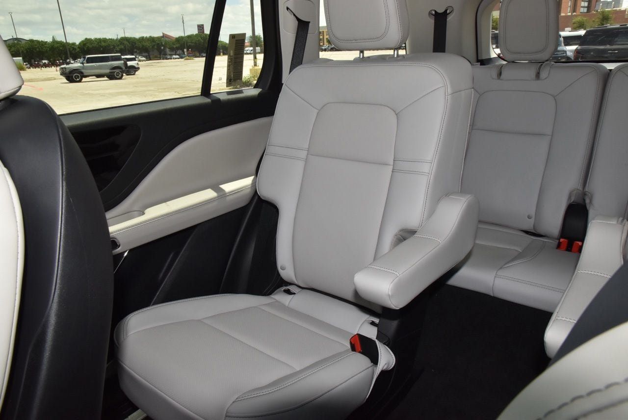 New 2026 Lincoln Aviator 2WD image 20