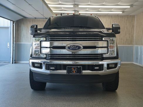 Used 2019 Ford F250 Lariat w/ Lariat Ultimate Package AWD/4WD image 2