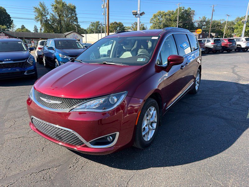Used 2019 Chrysler Pacifica Touring-L w/ Tire & Wheel Group FWD image 3