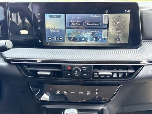 Certified 2025 Nissan Kicks SR FWD image 4