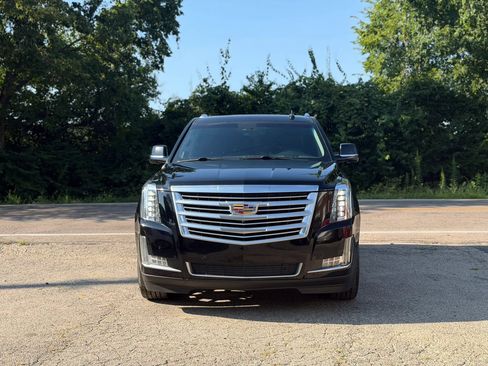 Used 2016 Cadillac Escalade ESV Luxury AWD/4WD image 2