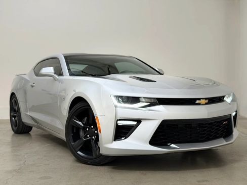 Used 2017 Chevrolet Camaro SS RWD image 1