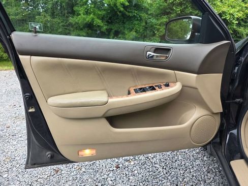 Used 2004 Honda Accord EX image 18