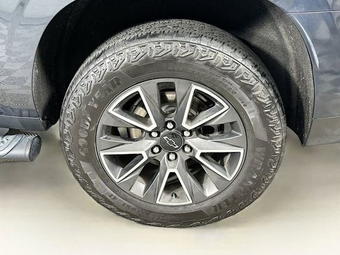 Used 2022 Chevrolet Suburban Z71 w/ Luxury Package image 24