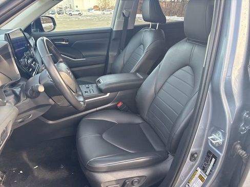 Certified 2024 Toyota Highlander XLE image 44