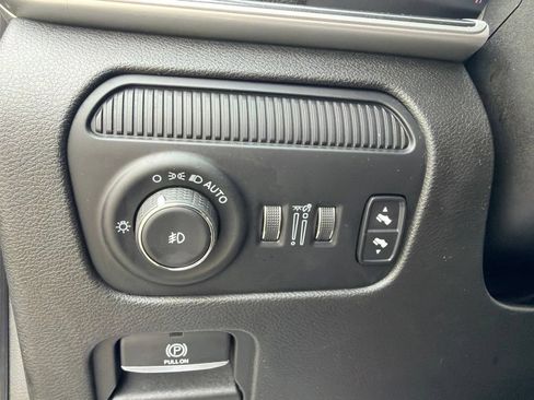 Used 2023 Jeep Wagoneer 4WD Series II w/ Premium Group I image 29