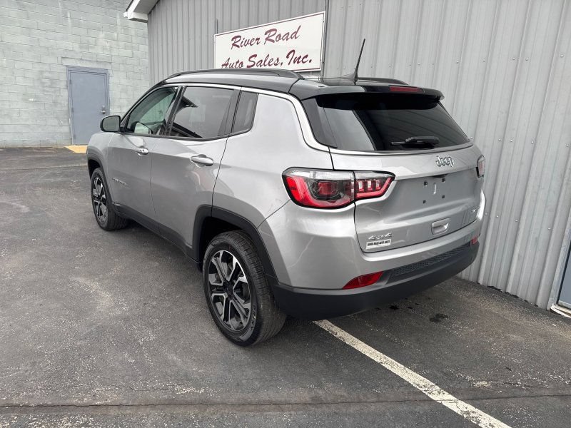 Used 2022 Jeep Compass Limited AWD/4WD image 11