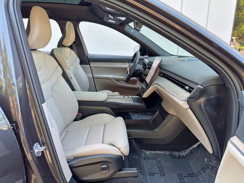Used 2025 Volvo EX90 Ultra AWD/4WD image 16