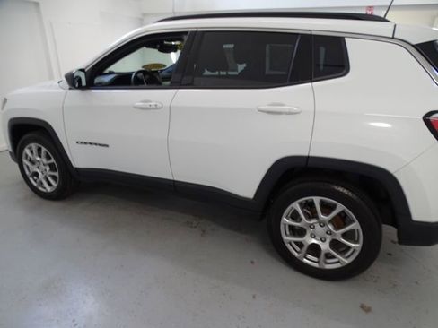 Used 2023 Jeep Compass Latitude image 18