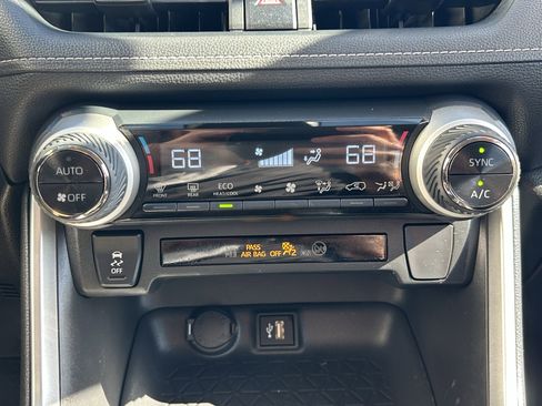 Certified 2025 Toyota RAV4 LE AWD/4WD image 28
