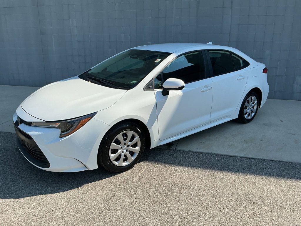Used 2026 Toyota Corolla LE FWD image 4