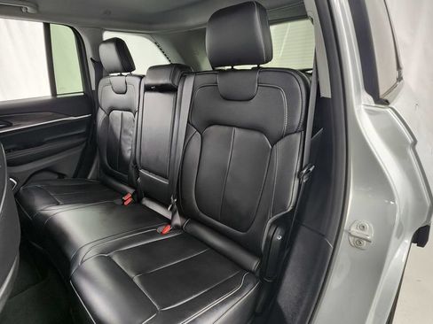 Used 2022 Jeep Grand Cherokee Limited AWD/4WD image 12