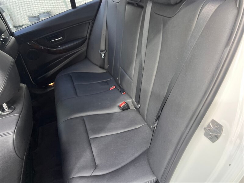 Used 2016 BMW 320i xDrive Sedan AWD/4WD image 17