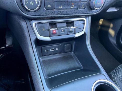 Used 2024 GMC Terrain SLE image 24