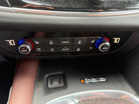 Used 2018 Buick Enclave Avenir w/ Avenir Technology Package image 19