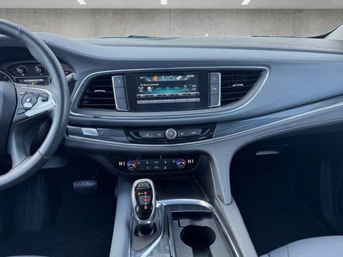 Used 2019 Buick Enclave Essence image 3