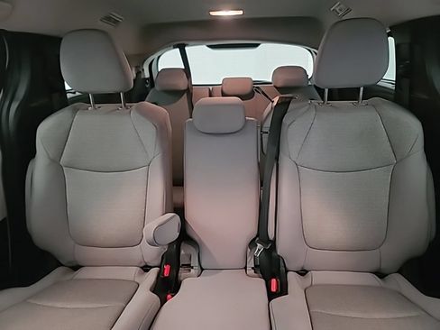 Used 2026 Toyota Sienna LE FWD image 29