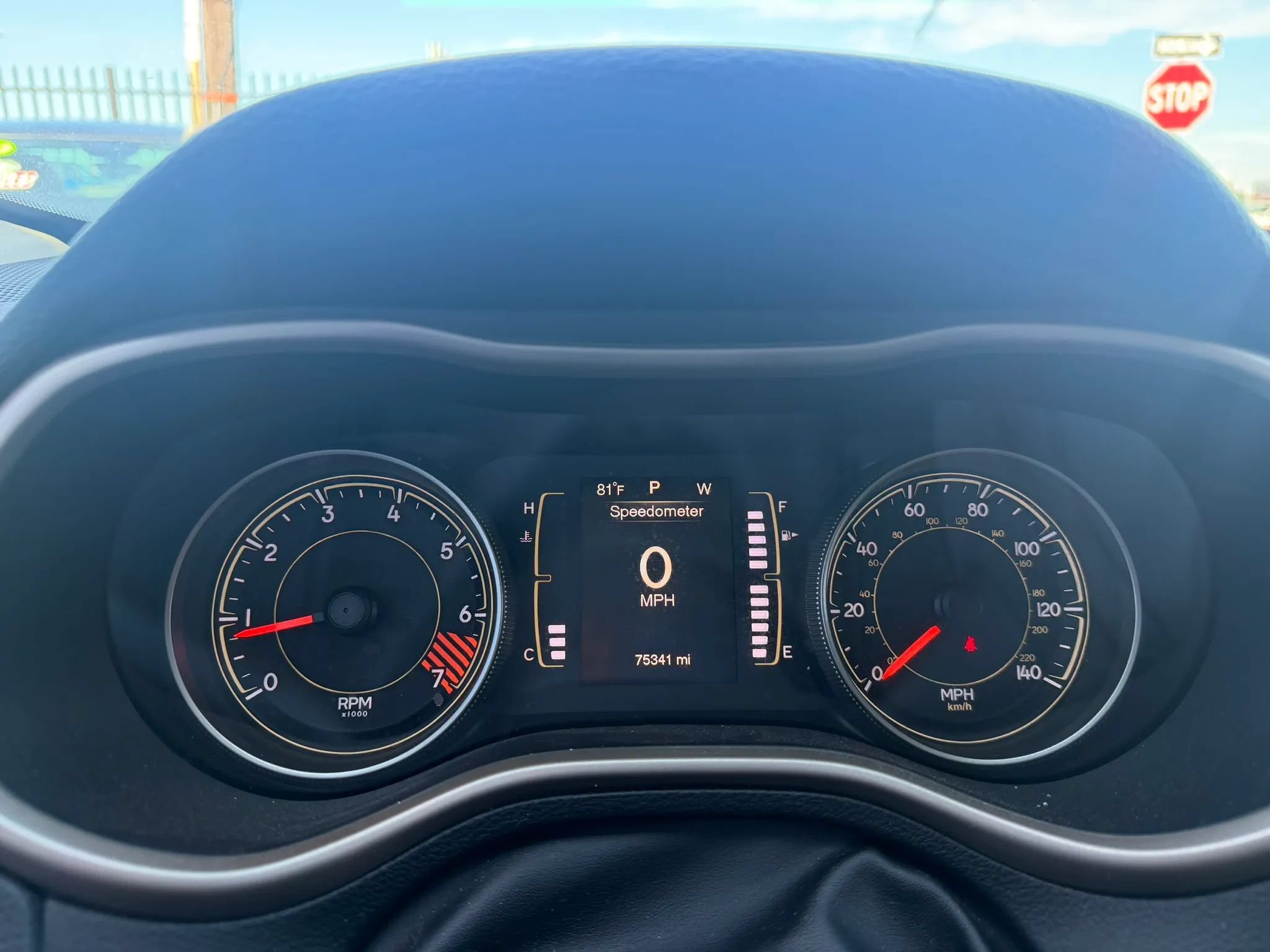 Used 2015 Jeep Cherokee Latitude FWD image 17