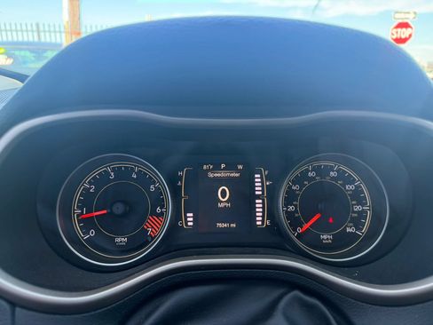 Used 2015 Jeep Cherokee Latitude FWD image 17