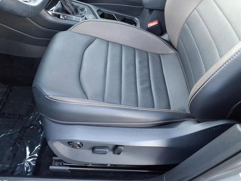 Used 2022 Volkswagen Taos SEL image 16