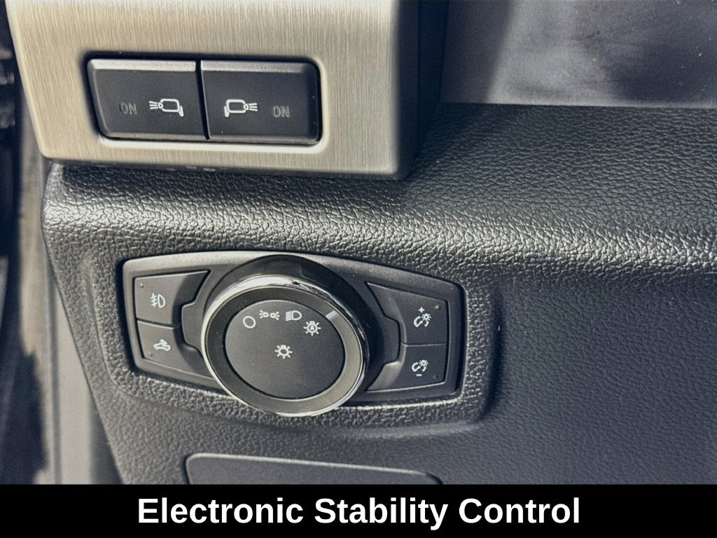 Used 2016 Ford F150 Platinum w/ Equipment Group 701A Luxury AWD/4WD image 15