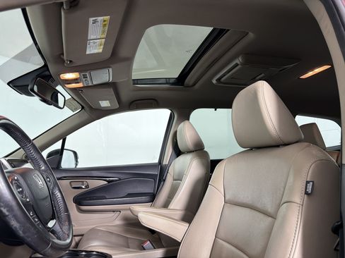 Used 2018 Honda Pilot Touring image 13