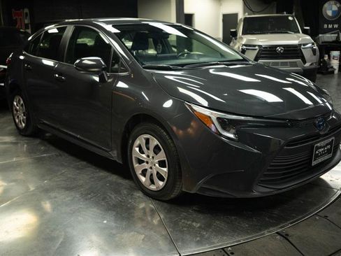 Used 2023 Toyota Corolla LE FWD image 5