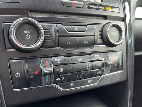 Used 2017 Ford Explorer XLT w/ Equipment Group 202A FWD image 22