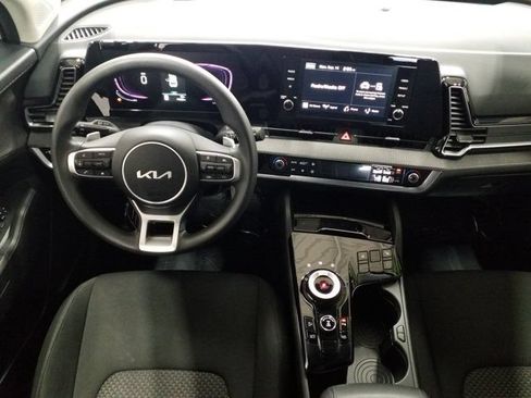 Used 2024 Kia Sportage LX AWD/4WD image 3