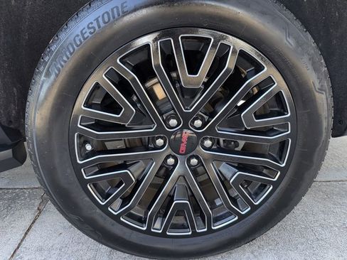 Used 2021 Chevrolet Suburban LT image 38