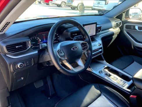 Used 2022 Ford Explorer XLT w/ Equipment Group 202A image 16
