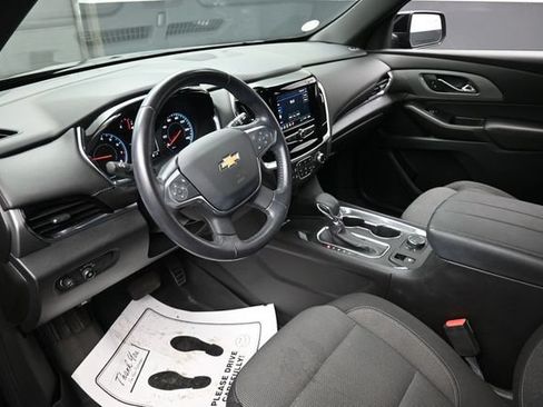 Used 2022 Chevrolet Traverse LT FWD image 19