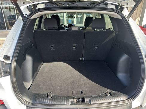 Used 2022 Ford Escape SE w/ SE Sport Appearance Package image 9