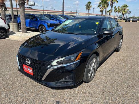 Used 2024 Nissan Altima 2.5 S FWD image 3