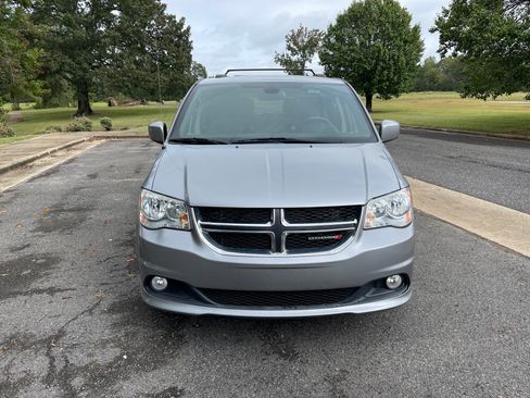 Used 2019 Dodge Grand Caravan SXT image 8