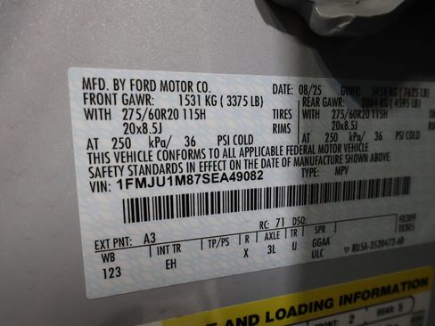 Used 2025 Ford Expedition Platinum AWD/4WD image 35