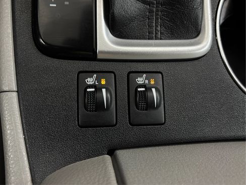 Used 2019 Toyota Highlander XLE AWD/4WD image 43