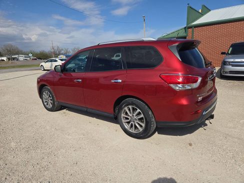 Used 2016 Nissan Pathfinder SV image 3