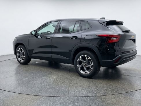 Used 2025 Chevrolet Trax LT FWD image 6