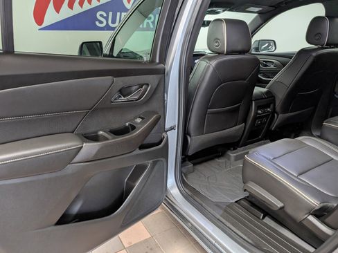Used 2023 Chevrolet Traverse Premier image 32