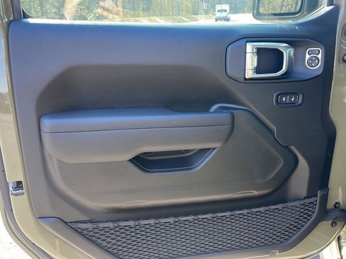 New 2025 Jeep Gladiator Willys image 12