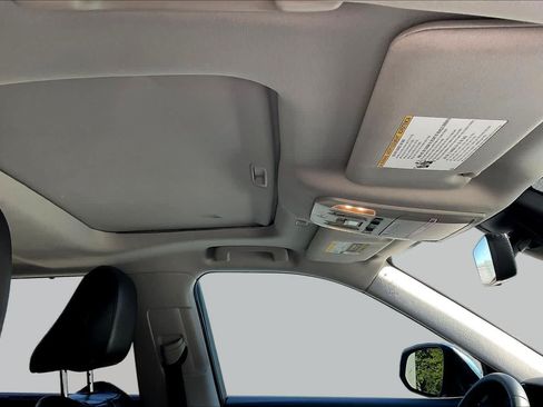 Used 2022 Toyota Highlander XLE FWD image 14