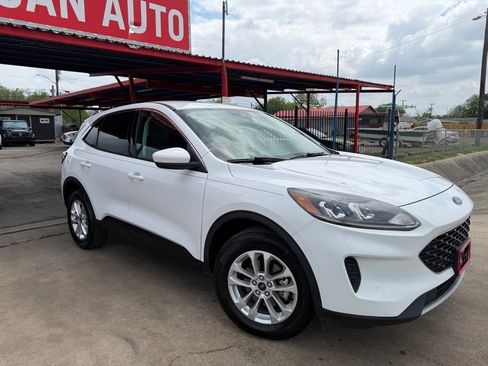 Used 2021 Ford Escape SE image 9