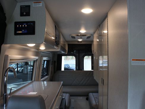 Used 2024 Mercedes-Benz Sprinter 3500 image 59