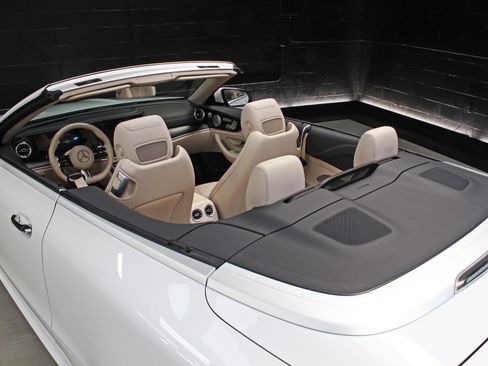 Used 2023 Mercedes-Benz E 450 Cabriolet image 40