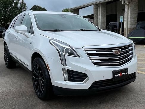 Used 2018 Cadillac XT5 Luxury w/ Driver Awareness Package FWD image 3