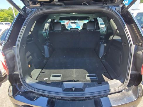 Used 2016 Ford Explorer XLT w/ Equipment Group 202A FWD image 9